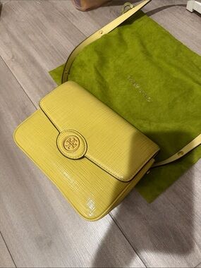 Tory Burch Citron Yellow Leather Shoulder Bag with Logo Medallion